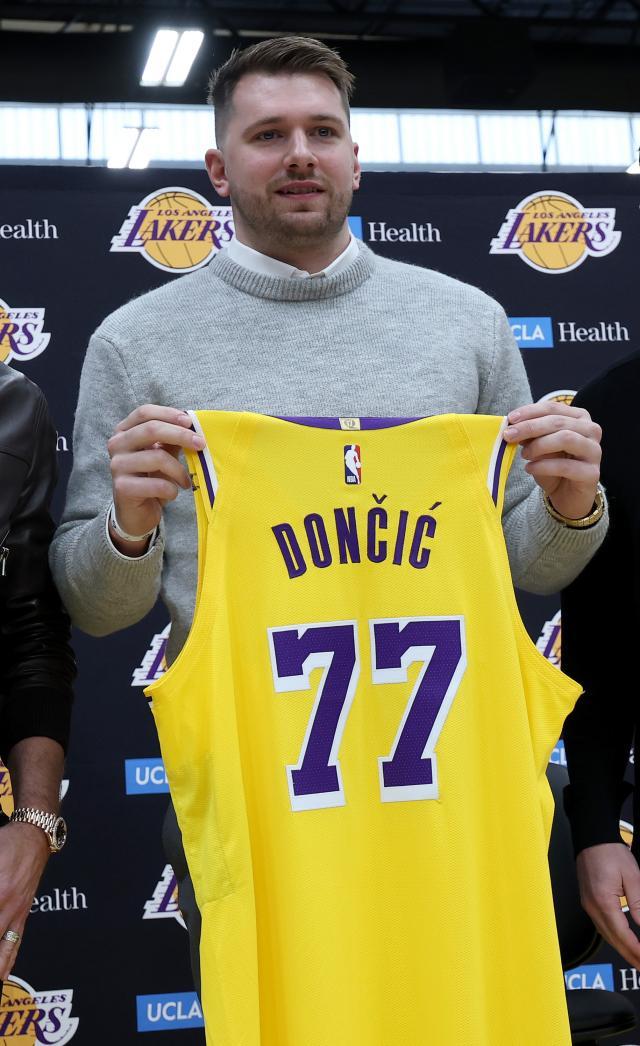 开云体育移动版-东契奇正式亮相湖人：多希望科比能见证这一刻