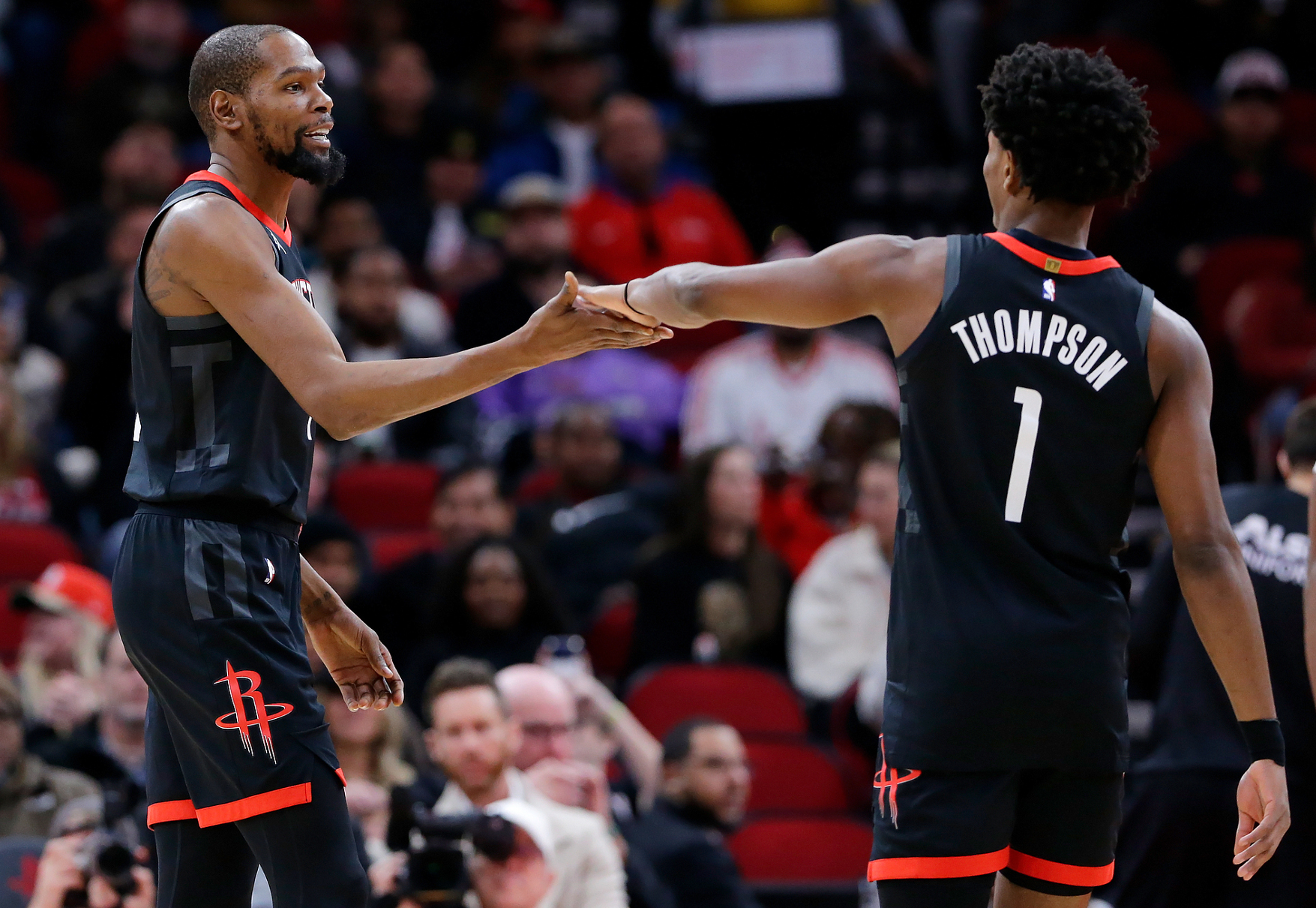 开云体育入口-17中15轰33+9+6！申京吹响火箭反击号角 杜兰特33+8献两决胜三分